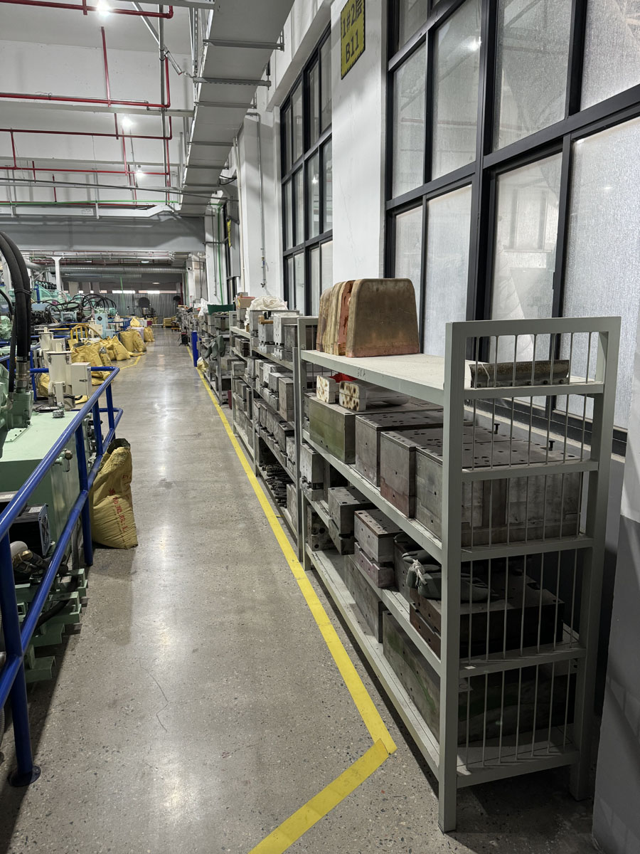 JINHONGCHANG Finished Goods Warehouse and Container Loading Staging