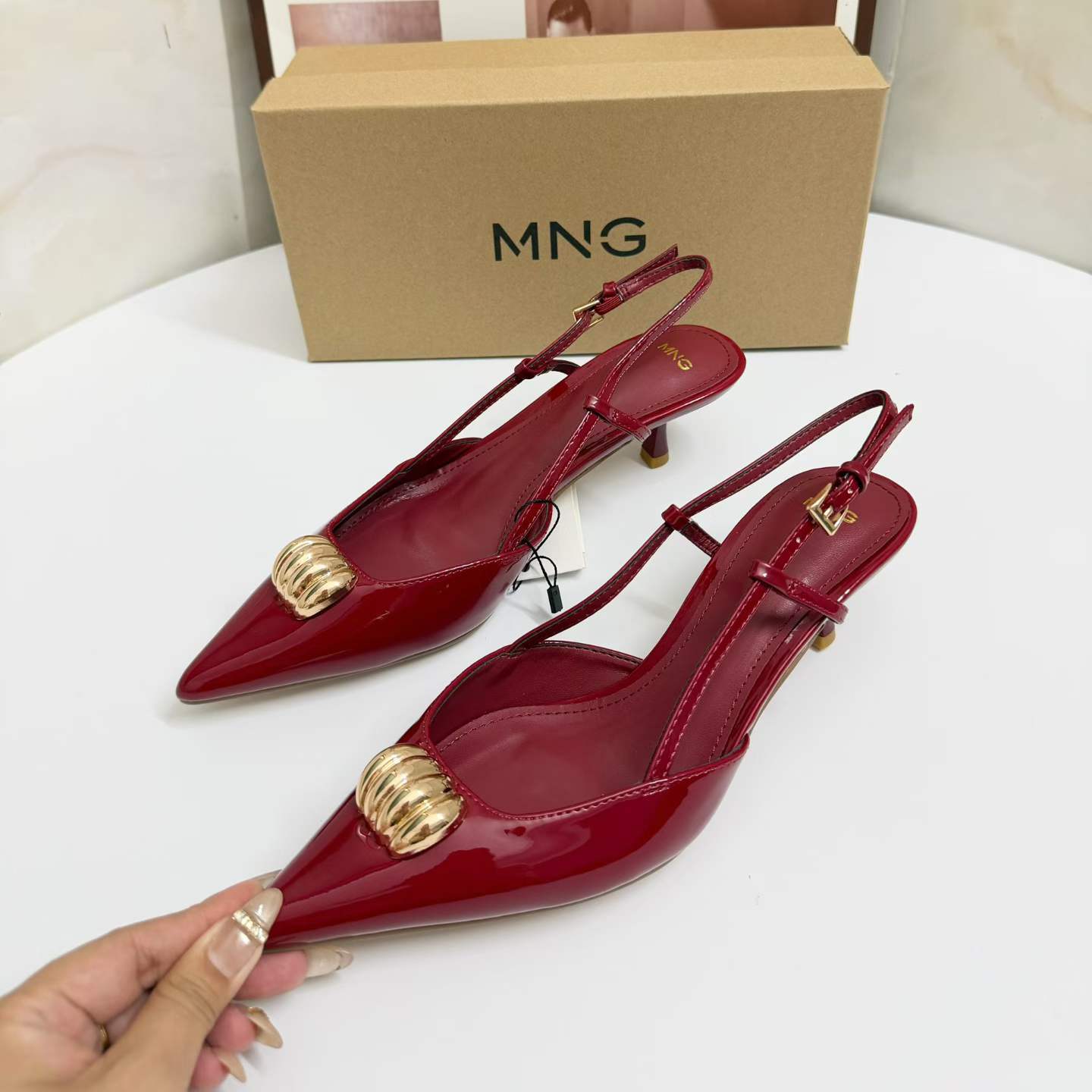 JHC-HB-037 | Metal Buckle Patent Gloss Pointed-Toe High-Heel Mule Slide angle 2