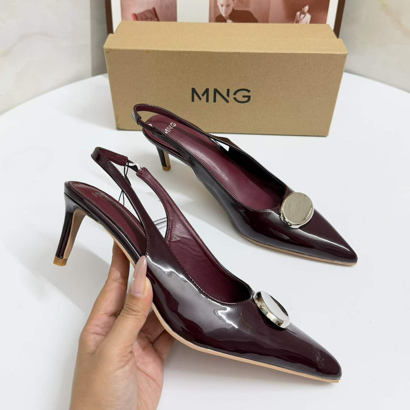 JHC-HB-245 | Patent Gloss Pointed-Toe Kitten Heel Mule Slide angle 3