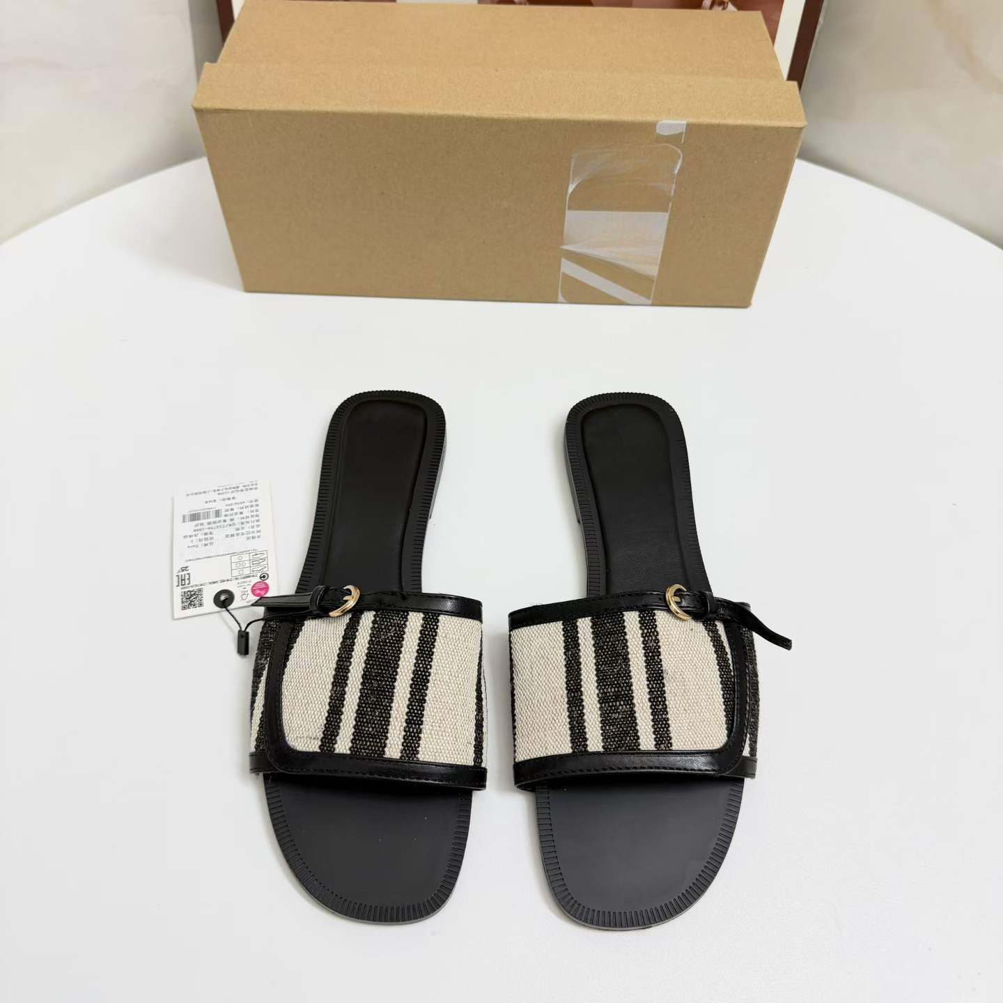 JHC-HB-084 | Metal Buckle Round-Toe Flat Casual Slide Slipper - Fujian Jinhongchang Sports Goods Co., Ltd.
