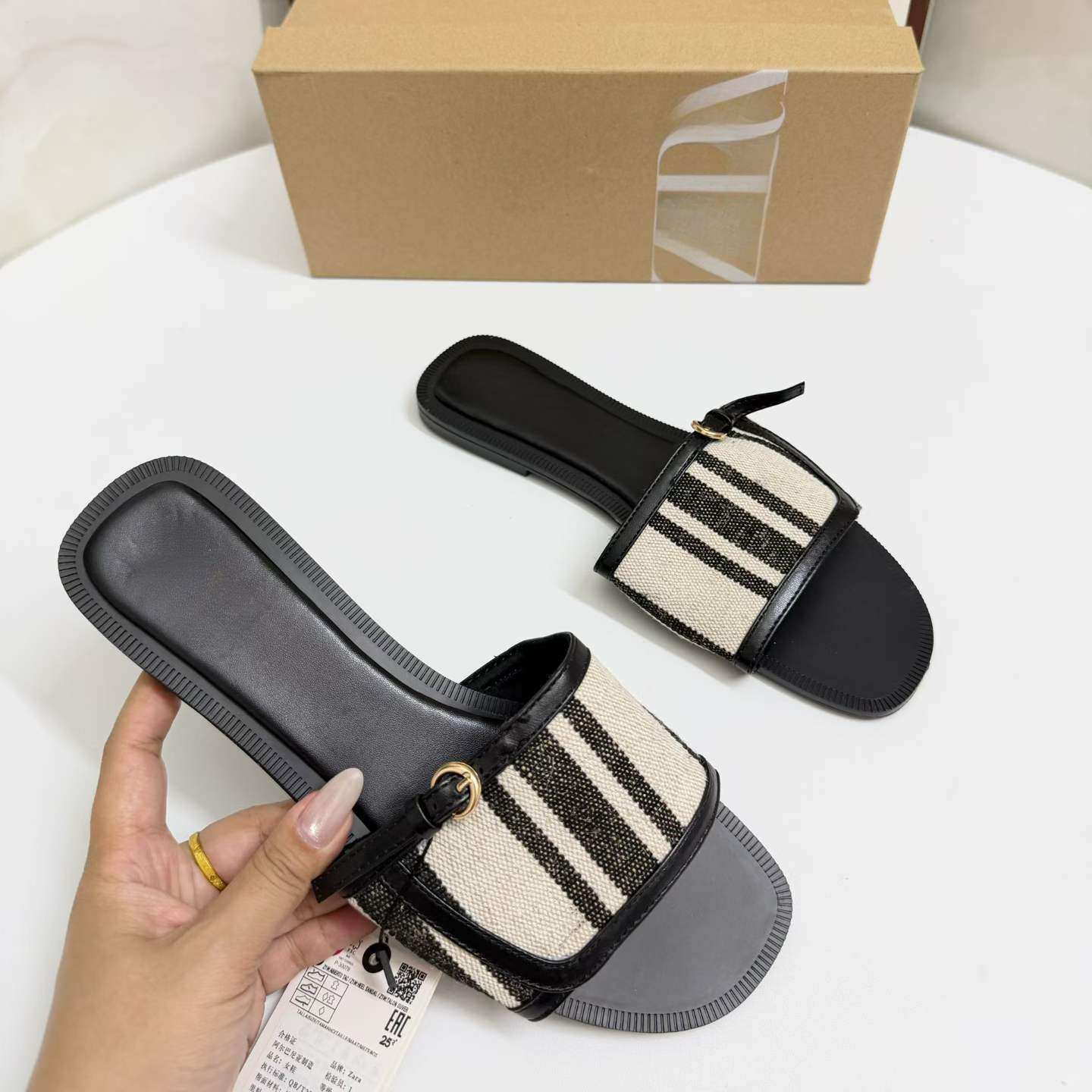 JHC-HB-084 | Metal Buckle Round-Toe Flat Casual Slide Slipper angle 3
