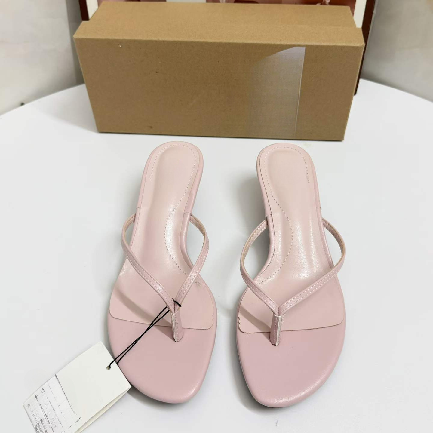 JHC-HB-127 | Round-Toe Kitten Heel Thong Flip-Flop - Fujian Jinhongchang Sports Goods Co., Ltd.