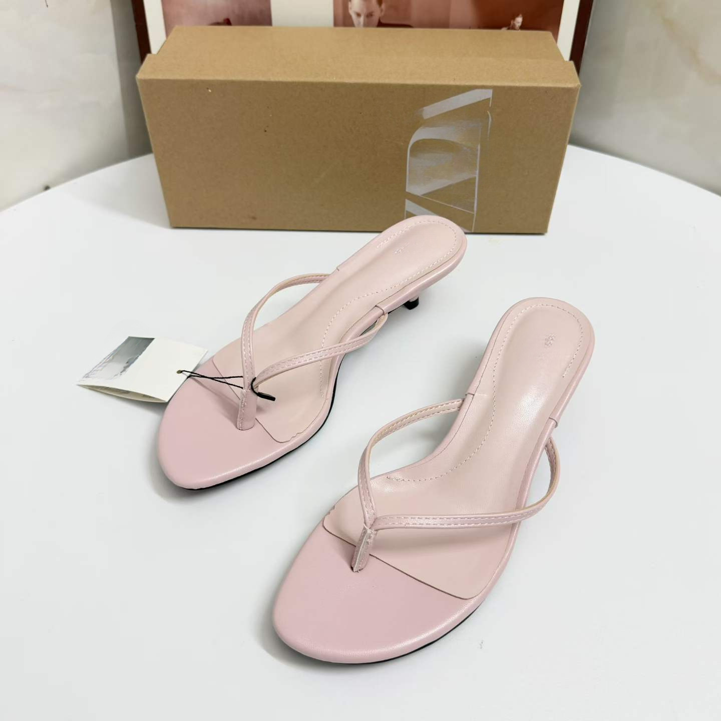 JHC-HB-127 | Round-Toe Kitten Heel Thong Flip-Flop angle 2