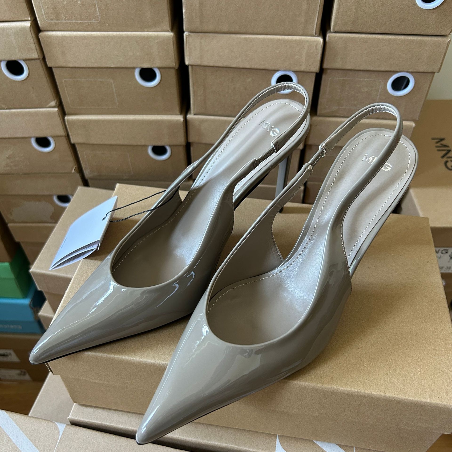 JHC-HB-059 | Patent Gloss Pointed-Toe Stiletto Heel Mule Slide angle 2