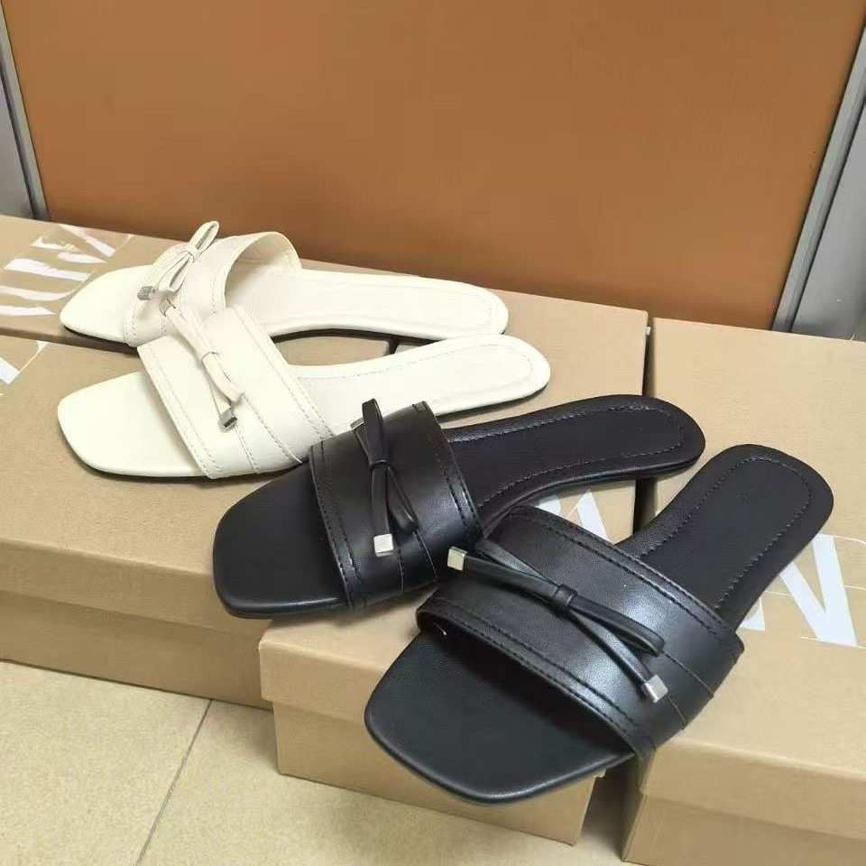 JHC-HB-223 | Metal Buckle Bow Detail Square-Toe Flat Casual Slide Slipper - Fujian Jinhongchang Sports Goods Co., Ltd.