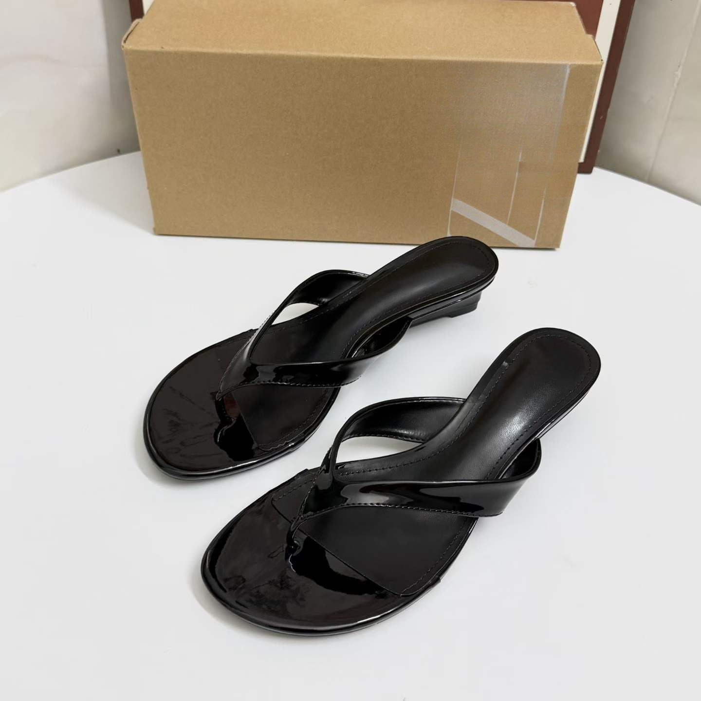 JHC-HB-271 | Round-Toe Wedge Thong Flip-Flop angle 2