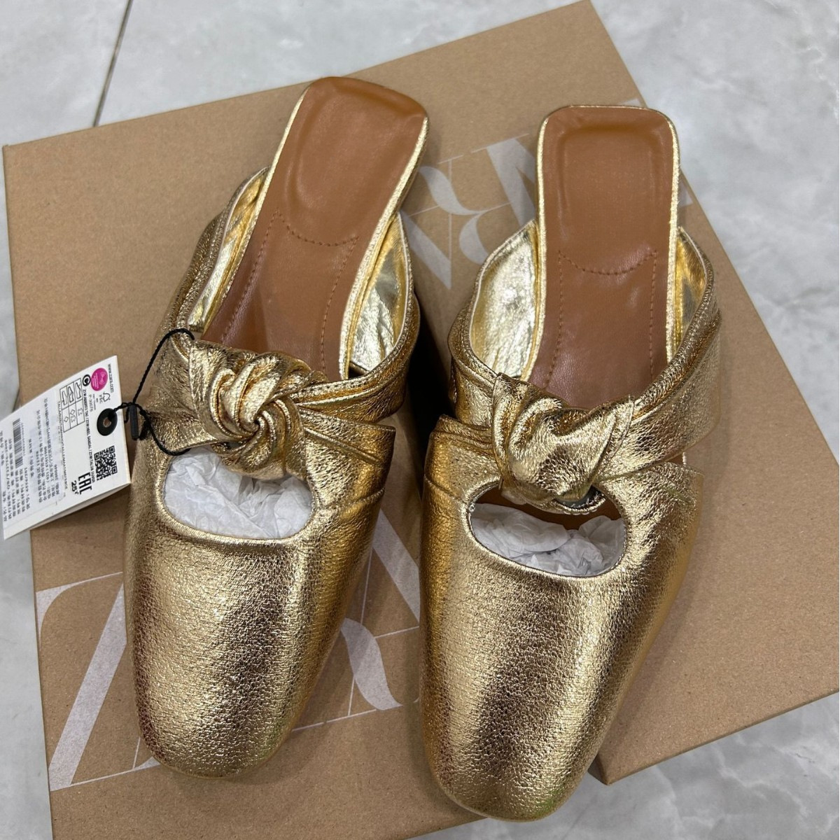 JHC-HB-260 | Bow Detail Metallic Gold Square-Toe Flat Mule Slide angle 2