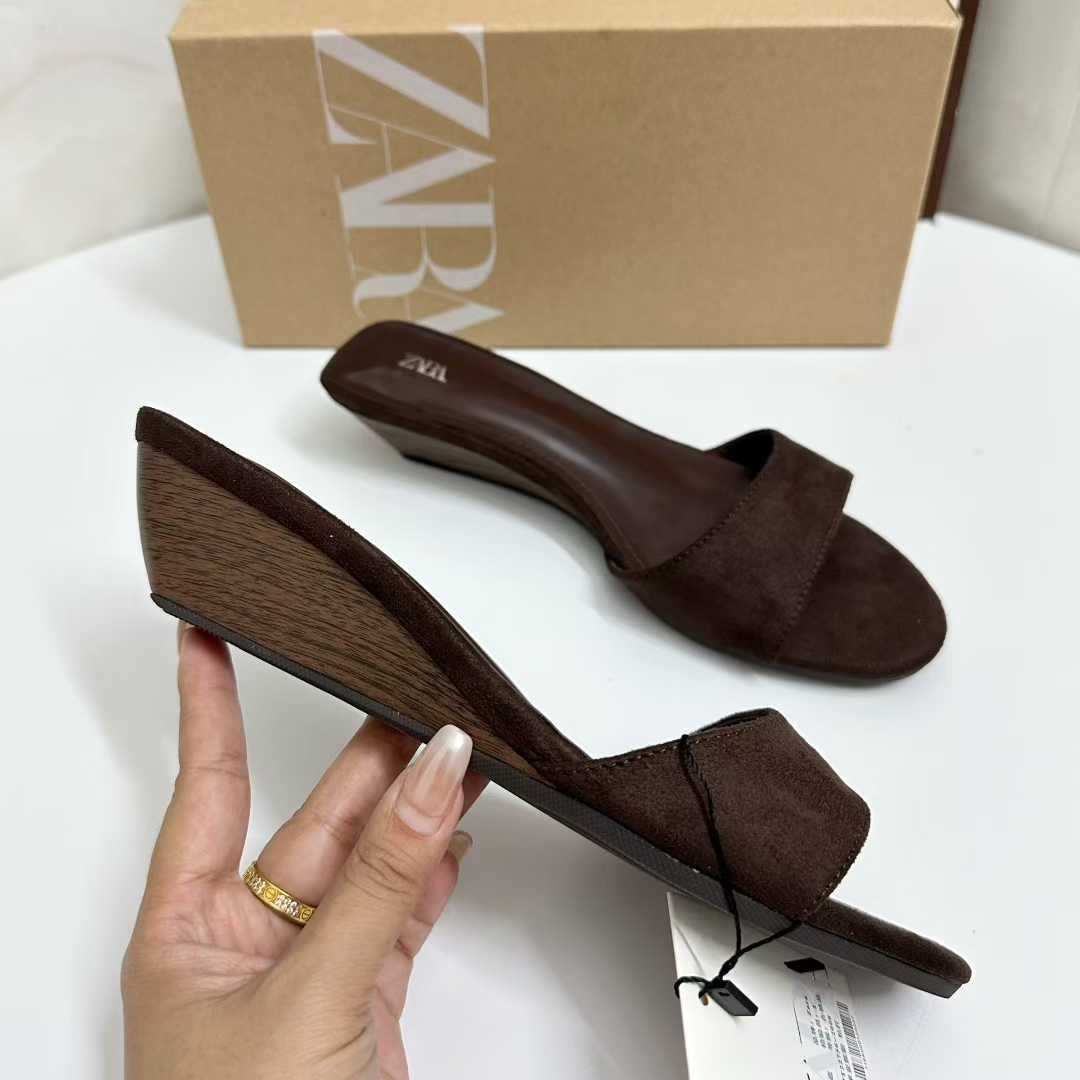 JHC-HB-138 | Round-Toe Wedge Casual Slide Slipper angle 3