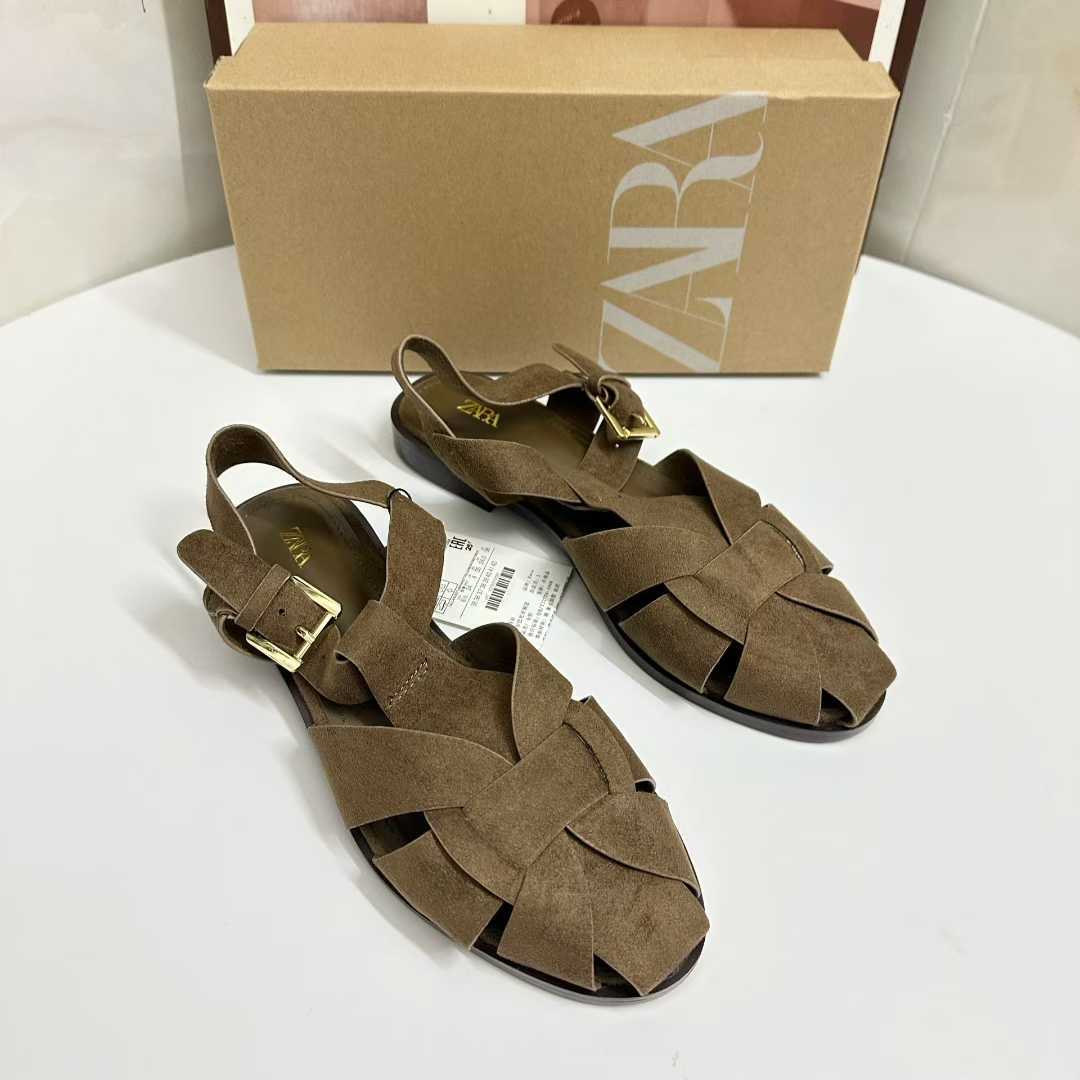 JHC-HB-112 | Woven Cutout Closed-Toe Flat Gladiator Sandal angle 3