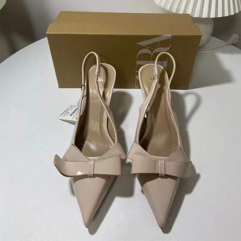 JHC-HB-218 | Patent Gloss Bow Detail Pointed-Toe Stiletto Heel Mule Slide angle 3