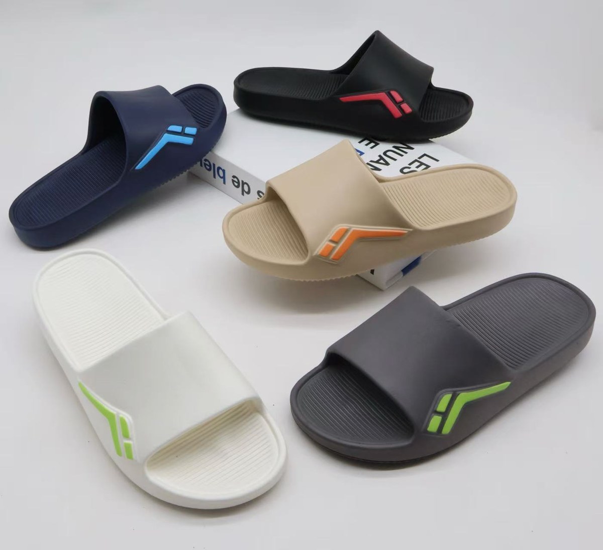 JHC-KIDS-063 | Indoor Outdoor Non-Slip Kids Cloud Slipper (Kids Sizes) - Fujian Jinhongchang Sports Goods Co., Ltd.