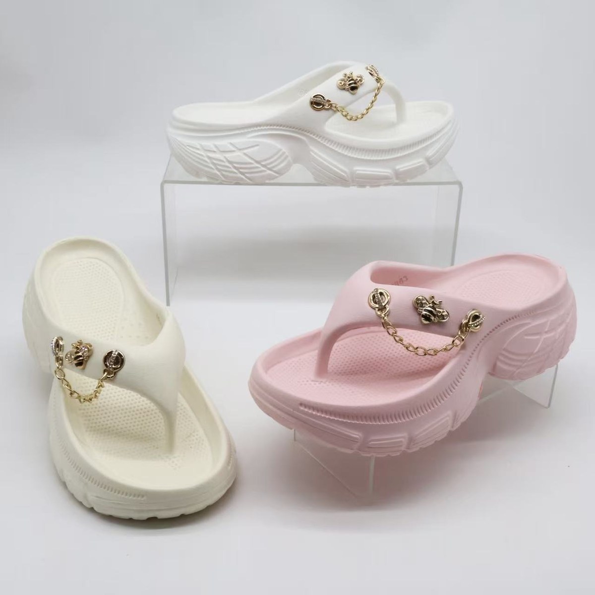 JHC-KIDS-105 | Indoor Outdoor Non-Slip Kids Cloud Slipper (Kids Sizes) - Fujian Jinhongchang Sports Goods Co., Ltd.